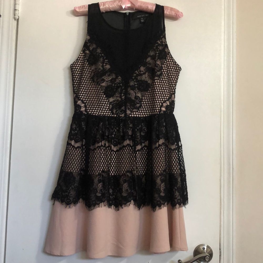 Adelyn Rae Lace Dress Size M - Picture 3 of 12